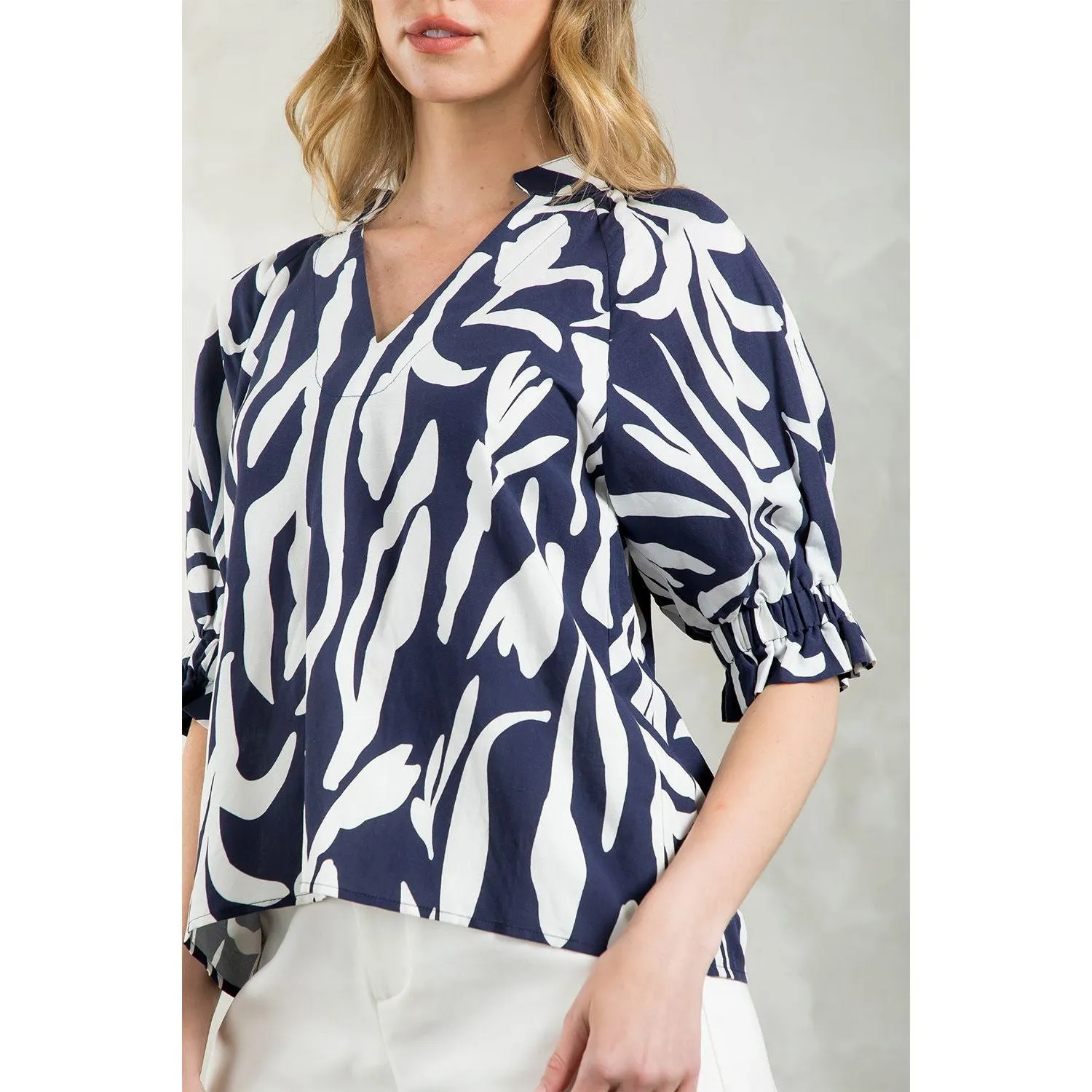 Carmen V-neck Print THML Top