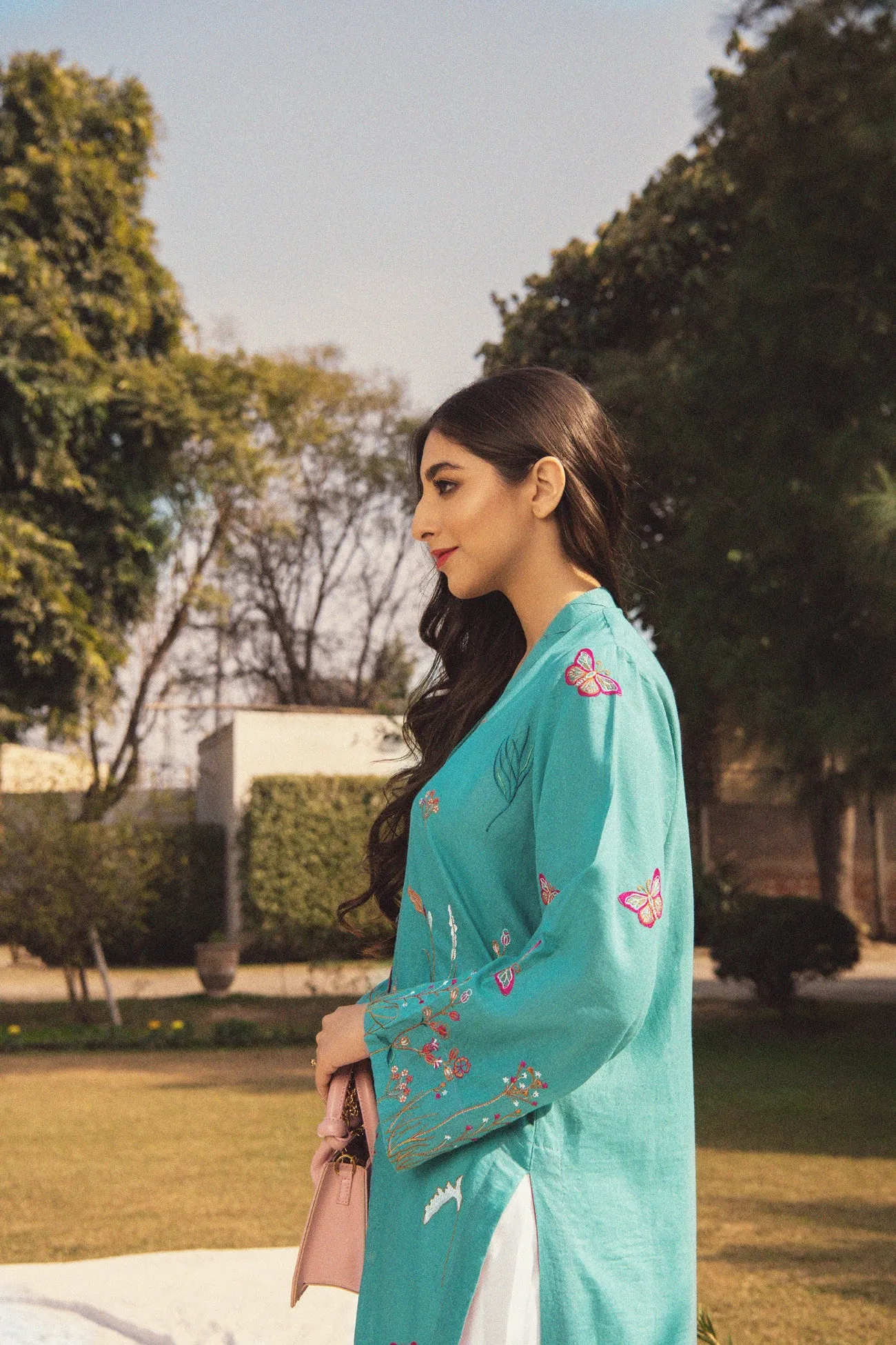 FLORAL EMBROIDERED KURTA