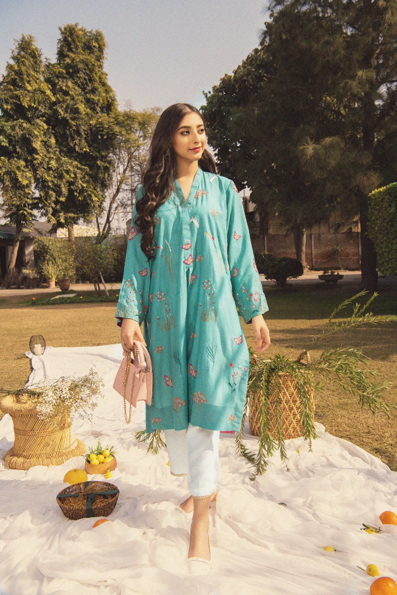 FLORAL EMBROIDERED KURTA