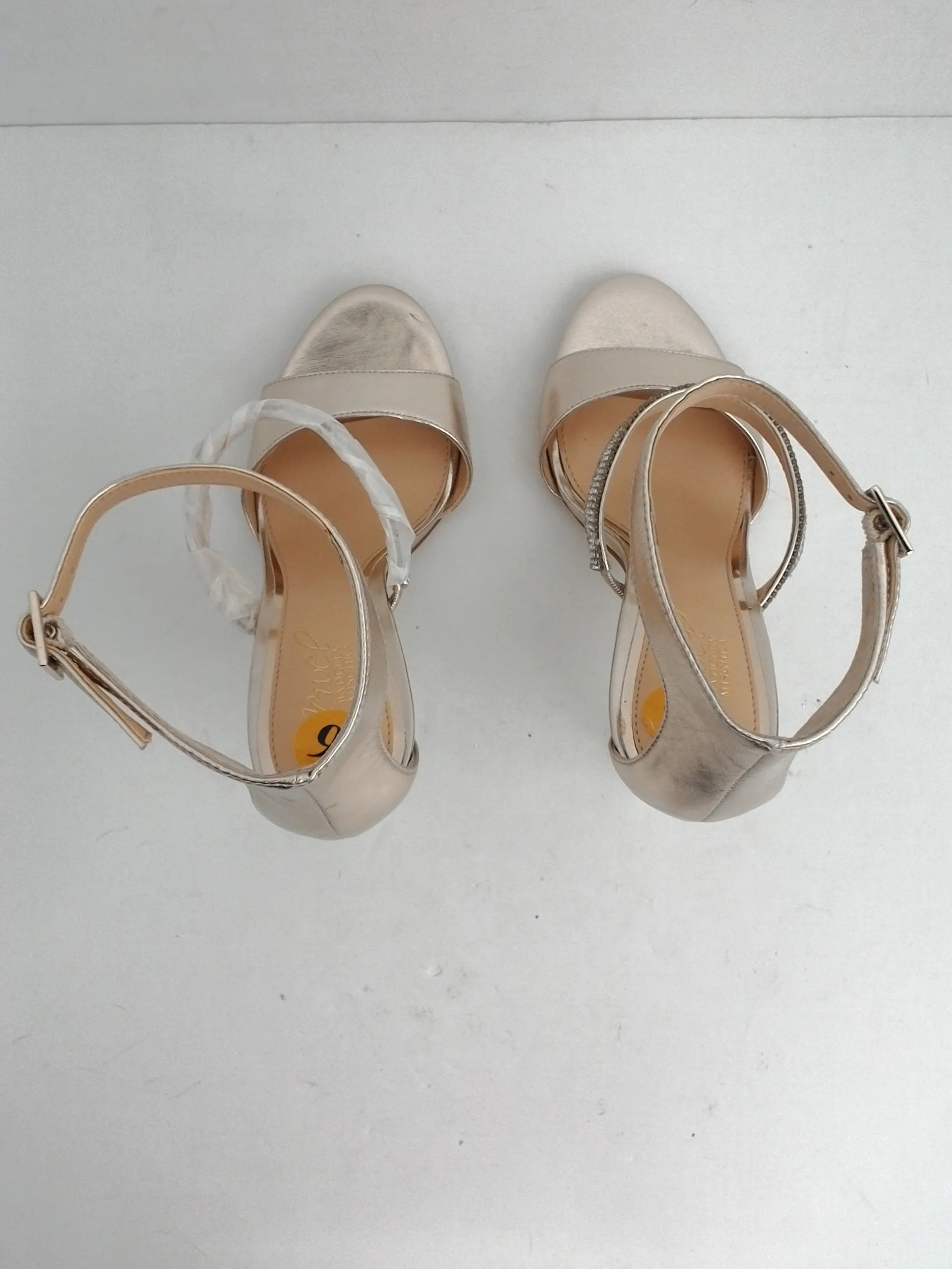 Jewel Badgley Mischka Women's Pale Gold Stiletto Sandal Size 6