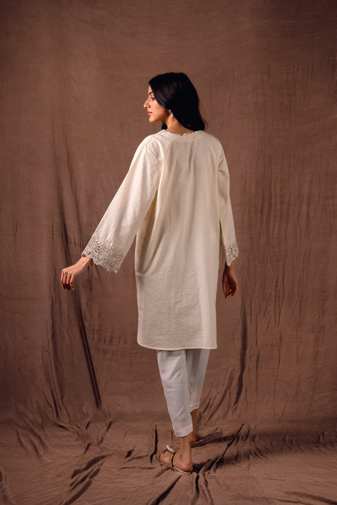 LOOSE FIT EMBROIDERED KURTA